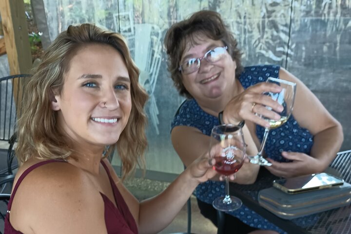 NON-BUS Old Mission Sunset AFTERNOON Wine & Distillery Tour