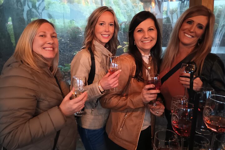 NON-BUS Old Mission Sunset AFTERNOON Wine & Distillery Tour