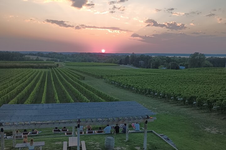 NON-BUS Old Mission Sunset AFTERNOON Wine & Distillery Tour