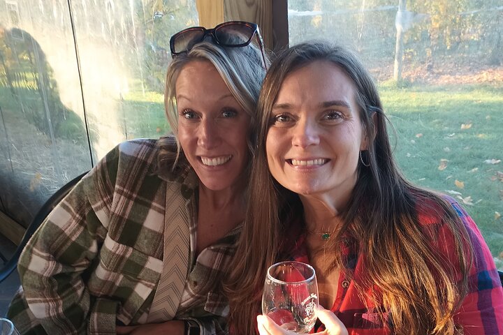 NON-BUS Old Mission Sunset AFTERNOON Wine & Distillery Tour