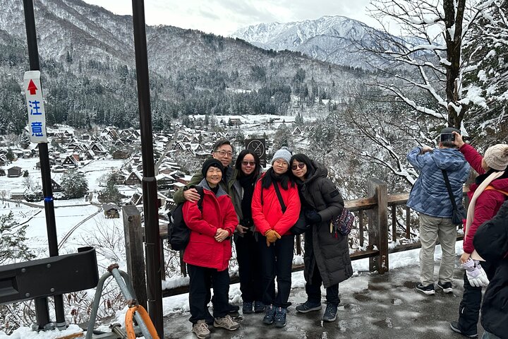 1 Day Private Charter Tour to Shirakawa-go & Takayama