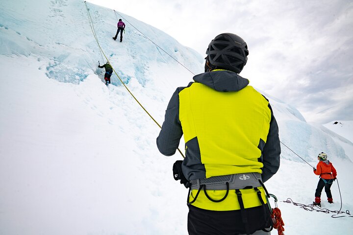 Crestón Valley Glacier Experience