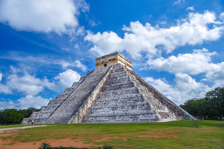 Chichen Itza, Cenote & Valladolid Tour with Tequila and Lunch