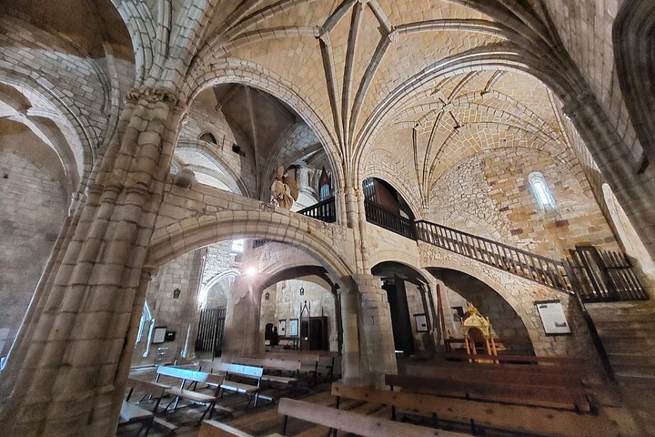 Santillana, Altamira, Comillas & San Vicente de la B. Guided Tour