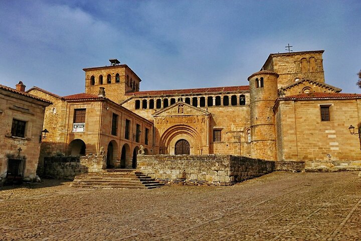 Santillana, Altamira, Comillas & San Vicente de la B. Guided Tour