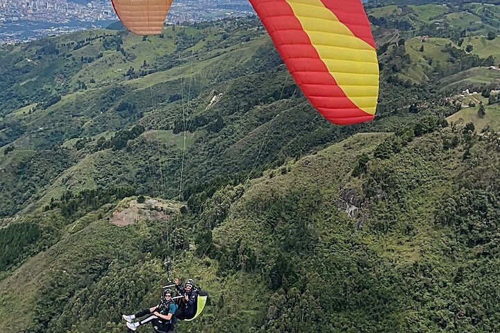 Paragliding flight in Medellin