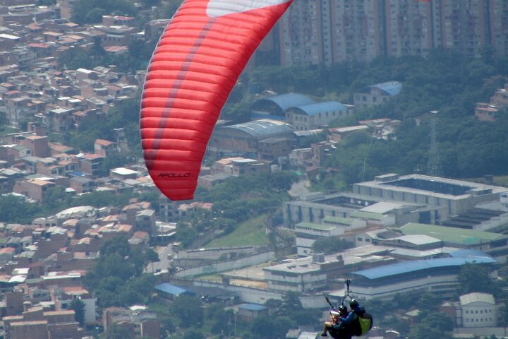 Paragliding flight in Medellin