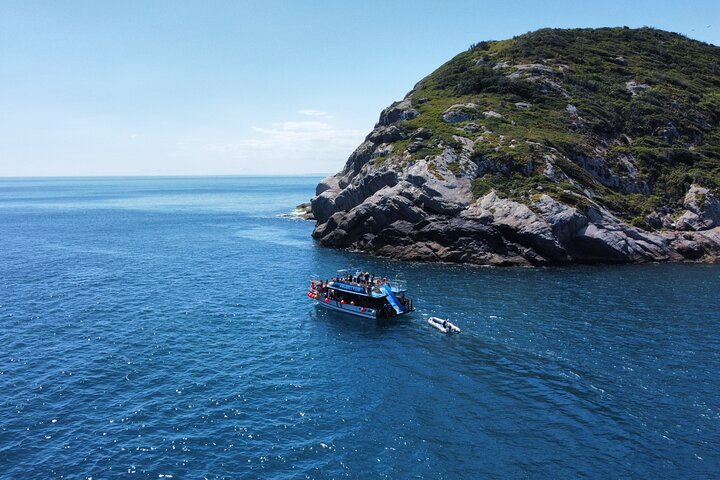 Two Floor Boat Tour with Toboágua Arraial do Cabo