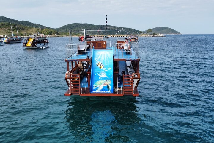 Two Floor Boat Tour with Toboágua Arraial do Cabo