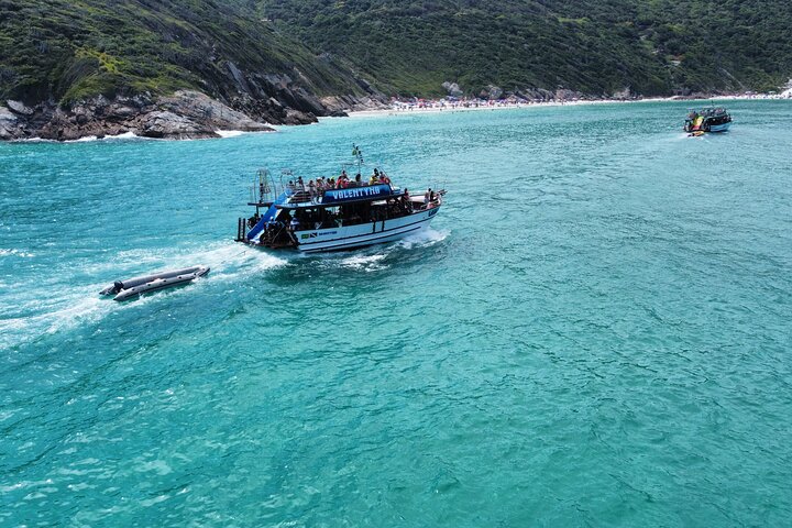 Two Floor Boat Tour with Toboágua Arraial do Cabo