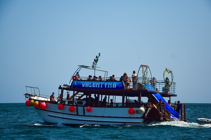 Two Floor Boat Tour with Toboágua Arraial do Cabo