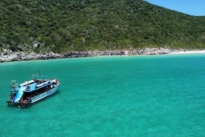 Two Floor Boat Tour with Toboágua Arraial do Cabo