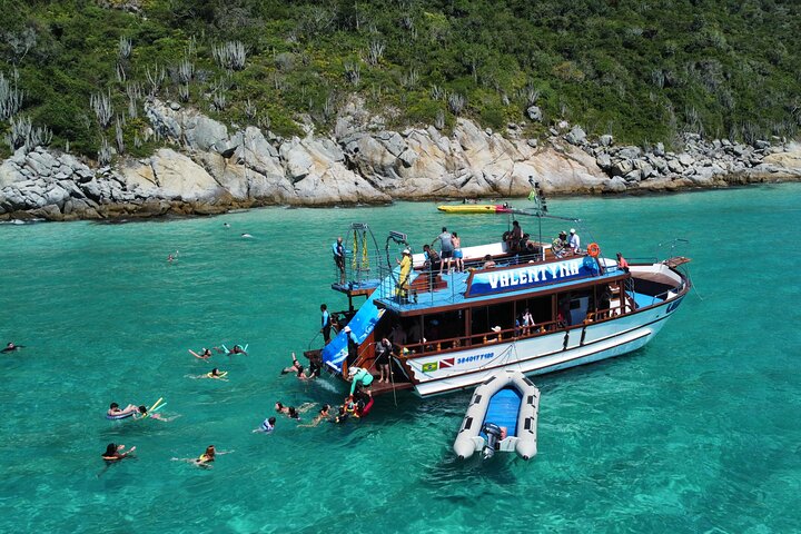 Two Floor Boat Tour with Toboágua Arraial do Cabo