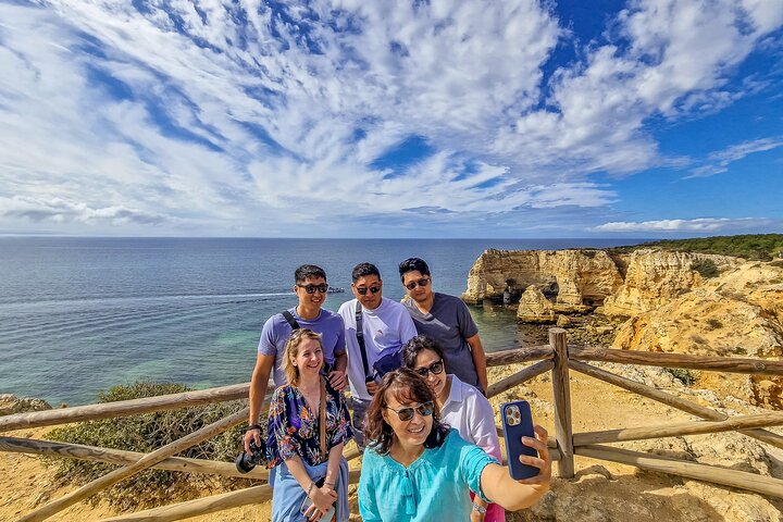 Lisbon to Seville Private Transfer: Algarve Coast & Scenic Stops
