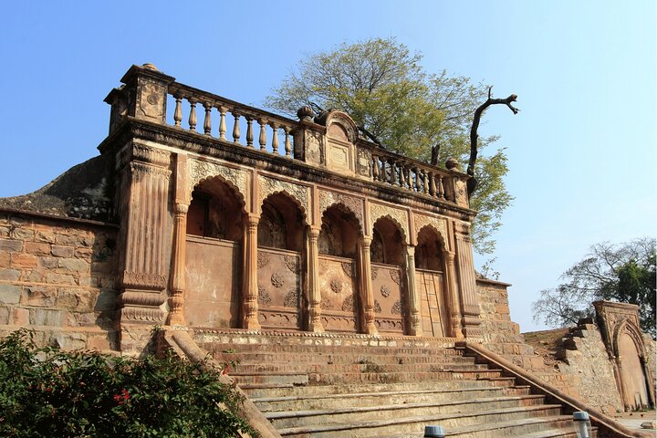 Heritage & Cultural Walk of Jhansi (2 Hours Guided Walking Tour)