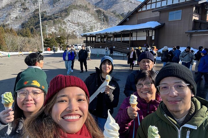 1 Day Private Charter Tour to Shirakawa-go & Takayama