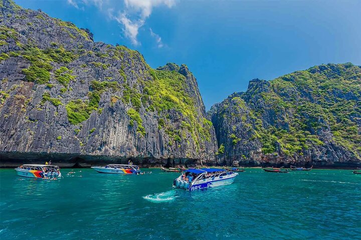 Phi Phi Khai Islands Excursion with Seaview & Lunch by speedboat