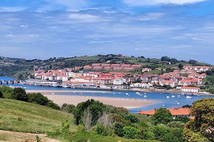 Santillana, Altamira, Comillas & San Vicente de la B. Guided Tour