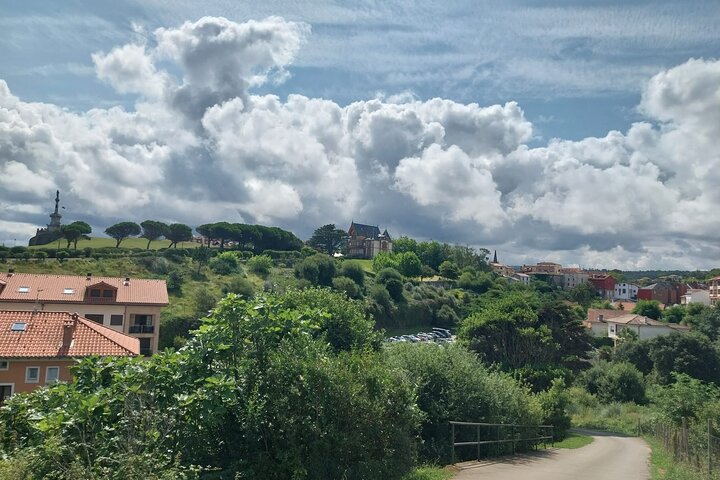 Santillana, Altamira, Comillas & San Vicente de la B. Guided Tour