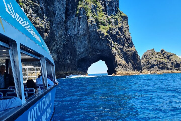3 Hours // Hole in the Rock Cruise & Bay of Islands Tour