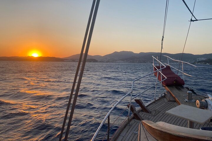 Private Sunset Boat Tour in Bodrum With Dinner