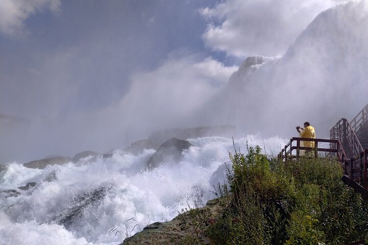 Niagara USA Maid of the Mist and Cave of the Winds Guided Tour