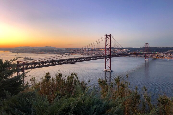 Lisbon Getaway: Private Arrábida Wine & Food Tour