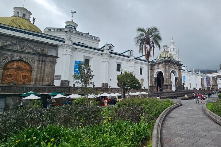 Quito City Tour: Old Town, Panecillo & Local Cuisine
