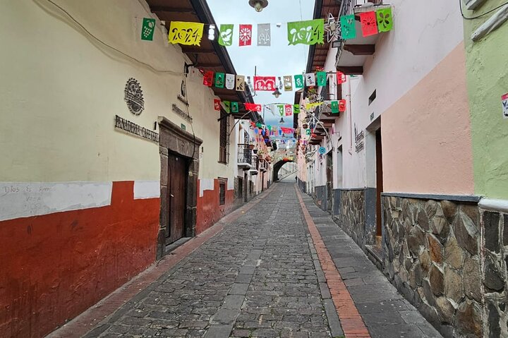Quito City Tour: Old Town, Panecillo & Local Cuisine