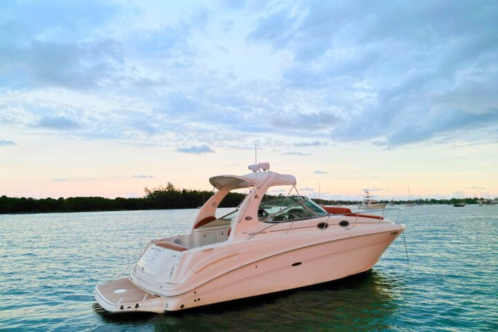 Private Miami Captained Yacht Rental: Sunset Options