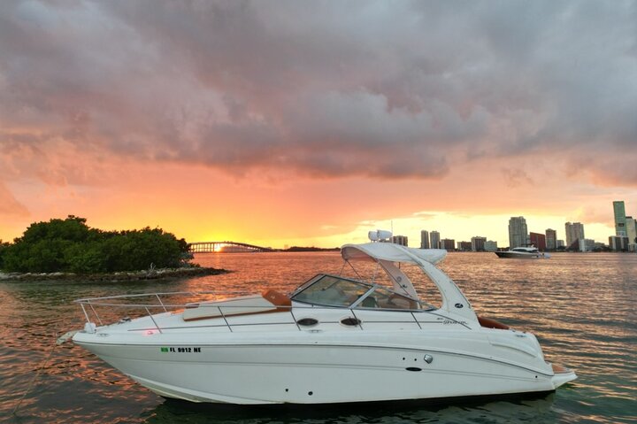 Private Miami Captained Yacht Rental: Sunset Options
