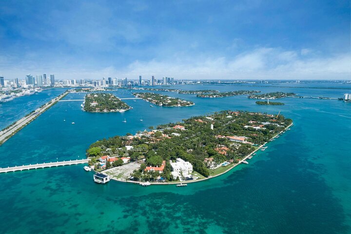 Private Miami Captained Yacht Rental: Sunset Options
