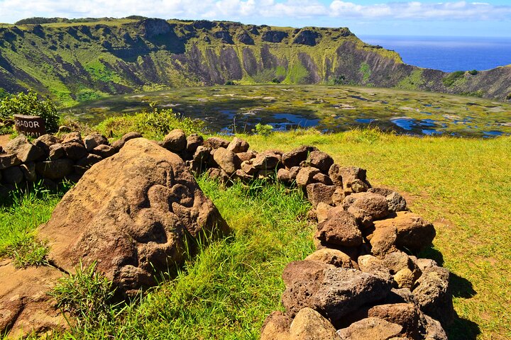 2 Days Highlights Tour in Easter Island Moai and Nature
