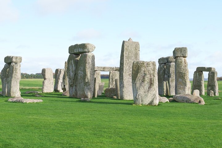 Stonehenge and Windsor Castle Tour from London With Entry Tickets