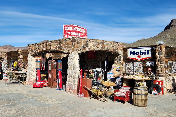 Oatman Mining Camp & Burros: Historic Route 66 Tour from Laughlin