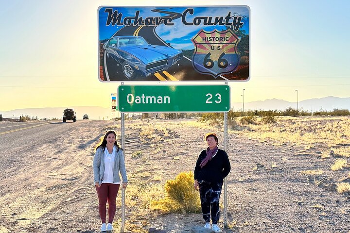 Oatman Mining Camp & Burros: Historic Route 66 Tour from Laughlin