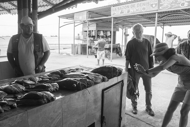 Taste of Ecuador: Fish Market, Forest trail, Local Food & Crafts