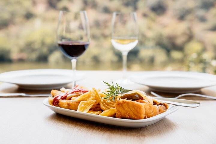 Pinhão: Douro River Cruise with Lunch Included