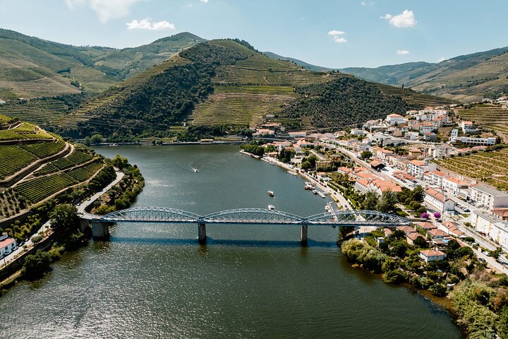 Porto - Douro Valley: Boat, Train, Wine Tasting & Lunch Included