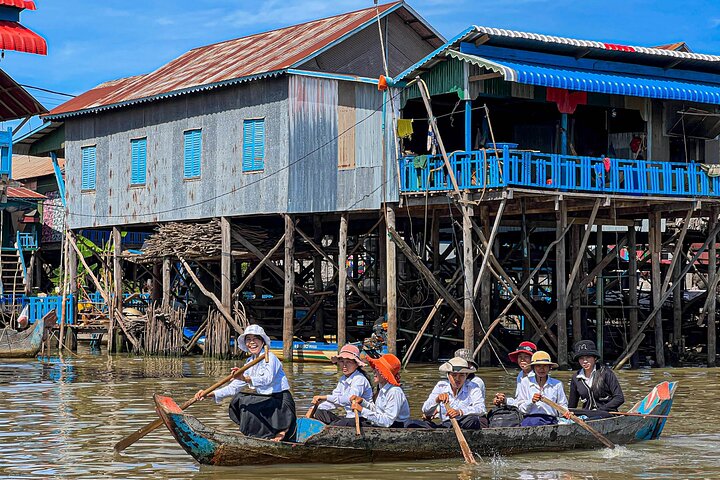 Kulen Mountain with Beng Mealea and Tonle Sap Small Group Tour