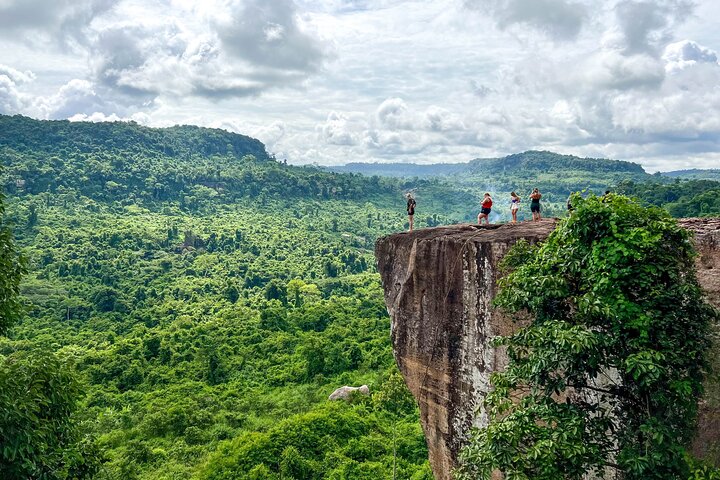 Kulen Mountain with Beng Mealea and Tonle Sap Small Group Tour