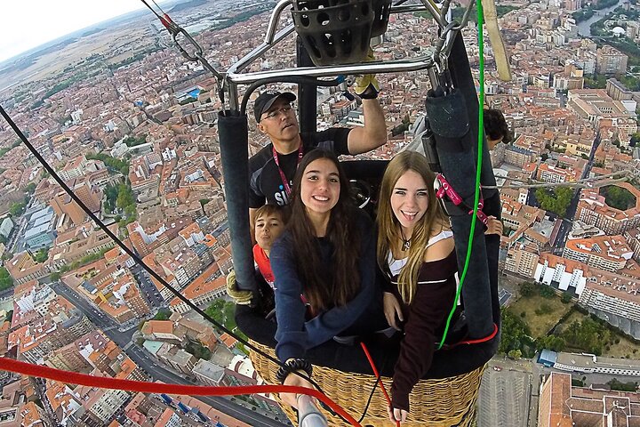 Balloon Trip in Aranjuez with Brunch Included