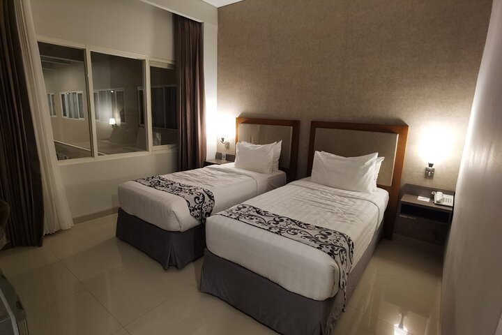 Mount Bromo & Ijen & Madakaripura Waterfall Tour (3D2N) - Hotel