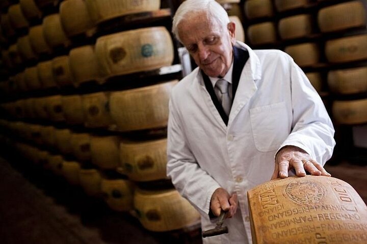 Tour Parmigiano Reggiano dairy and Parma ham