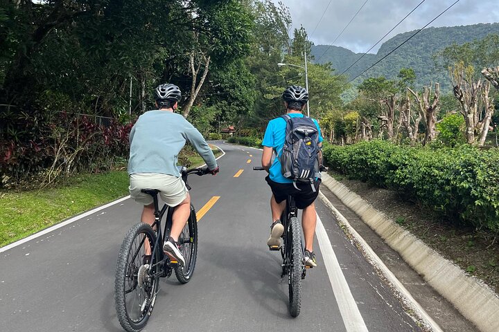 Private Off-Road E-Bike Adventure (all levels)