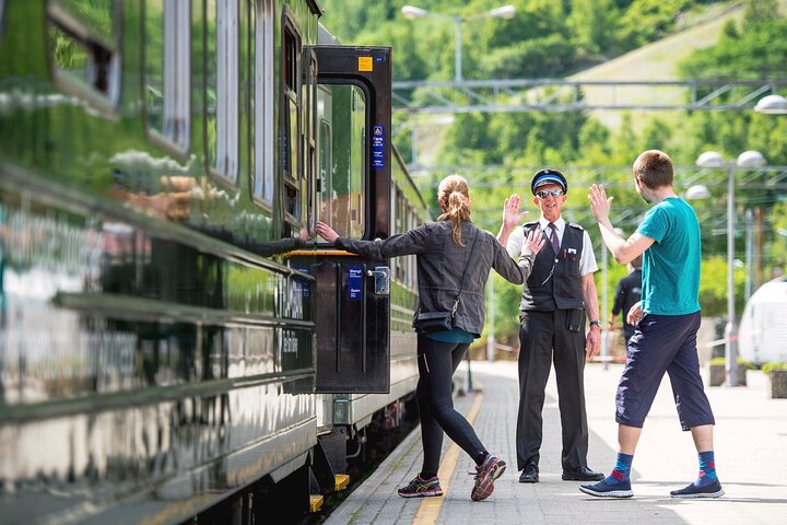 Guided tour - Viking Village, Nærøyfjord Cruise and Flåm Railway