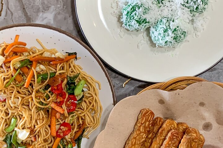 Learn to cook Indonesian food at Gili Cooking Classes Trawangan