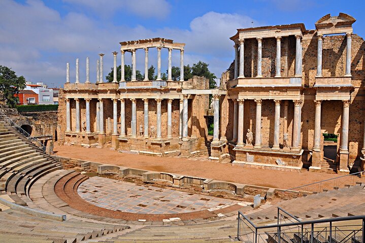 Explore Merida: Roman Theatre, Amphitheatre, Alcazaba & Aqueduct