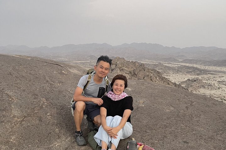 4 Hours Charming Moon Valley Hike Experience in Jeddah