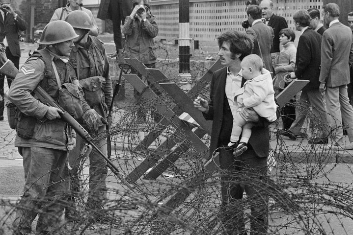 2-hour Belfast Original Drivers the Troubles Black Taxi Tour
